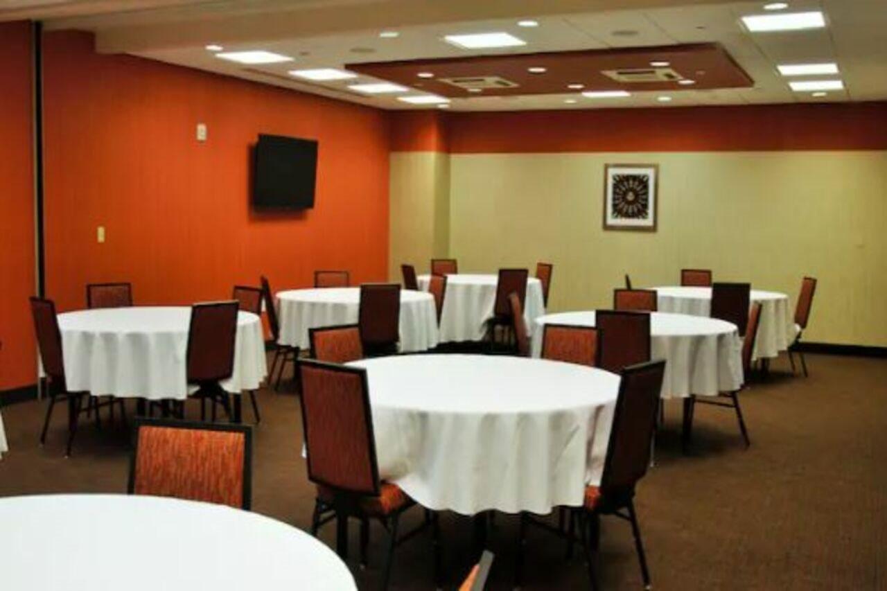Hampton Inn & Suites Cincinnati / Uptown - University Area Buitenkant foto