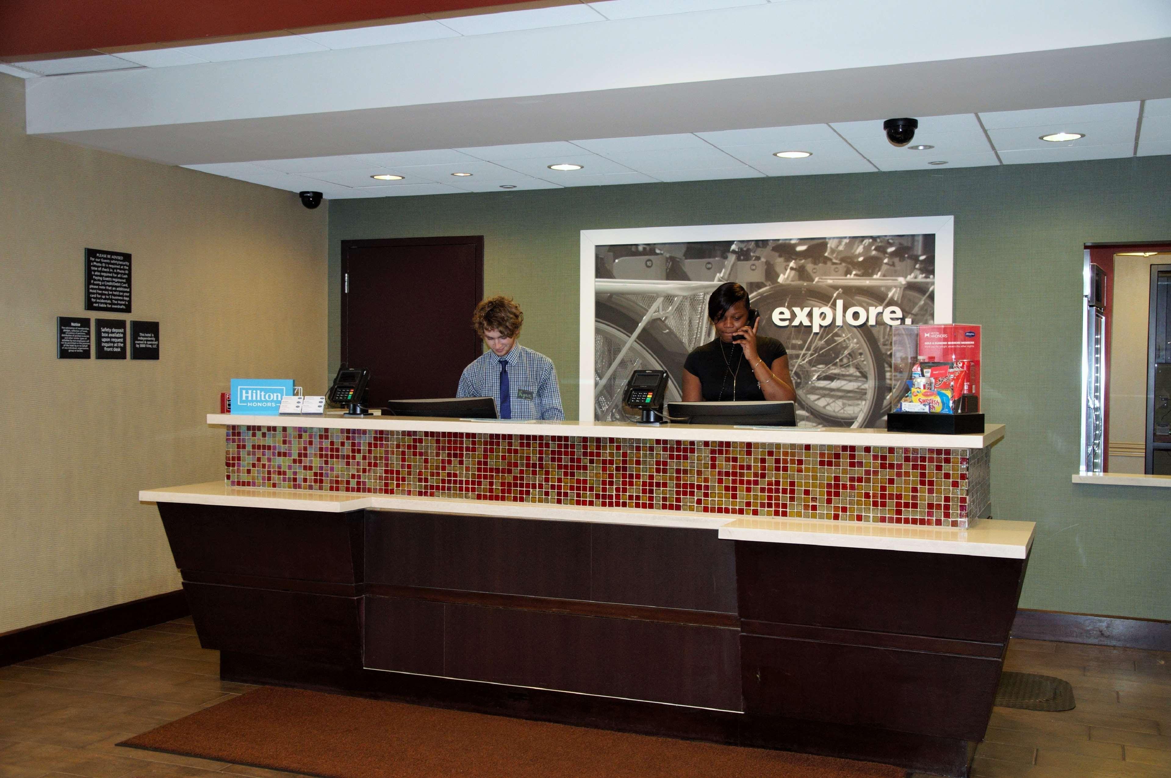 Hampton Inn & Suites Cincinnati / Uptown - University Area Buitenkant foto