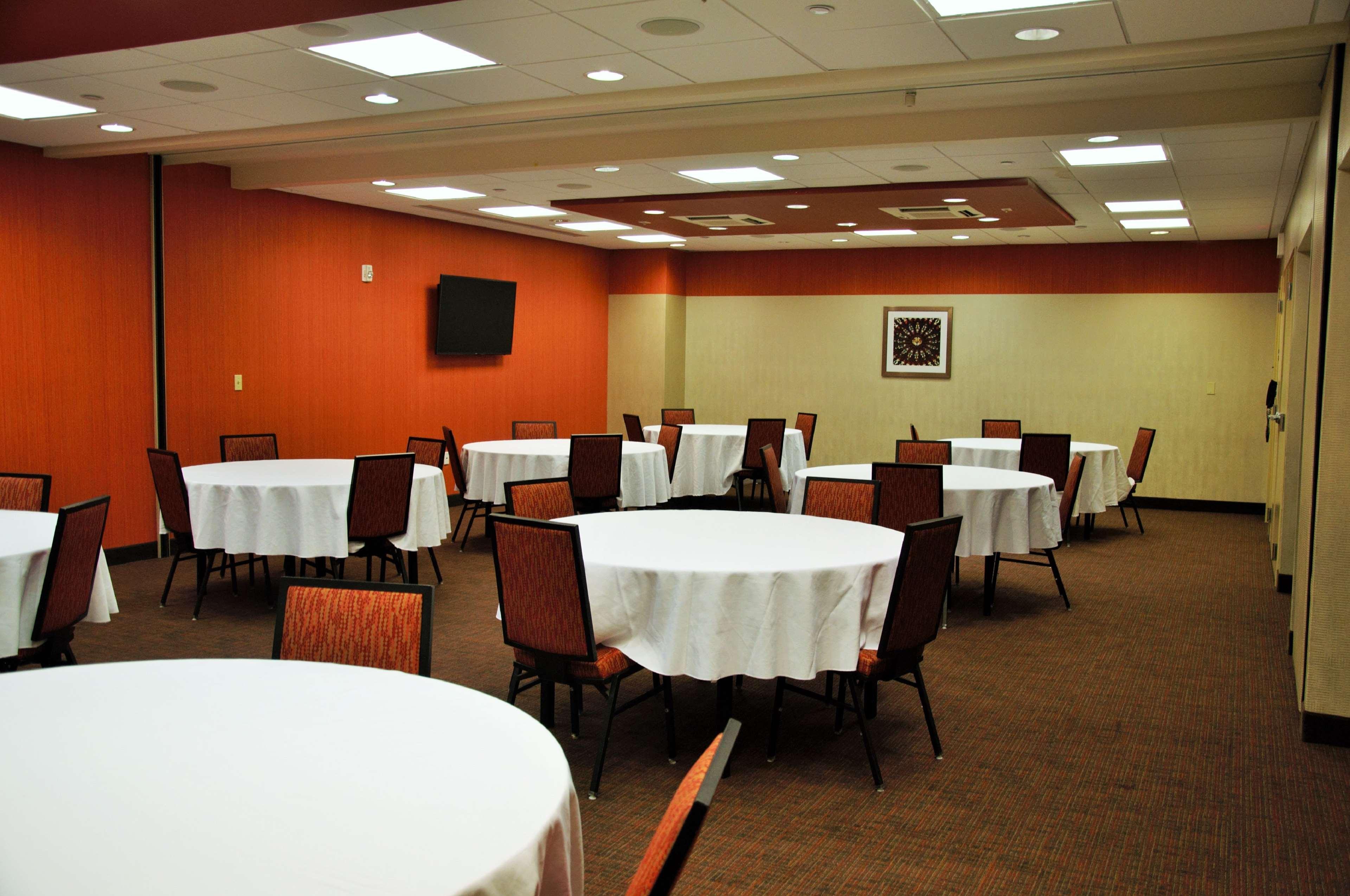 Hampton Inn & Suites Cincinnati / Uptown - University Area Buitenkant foto