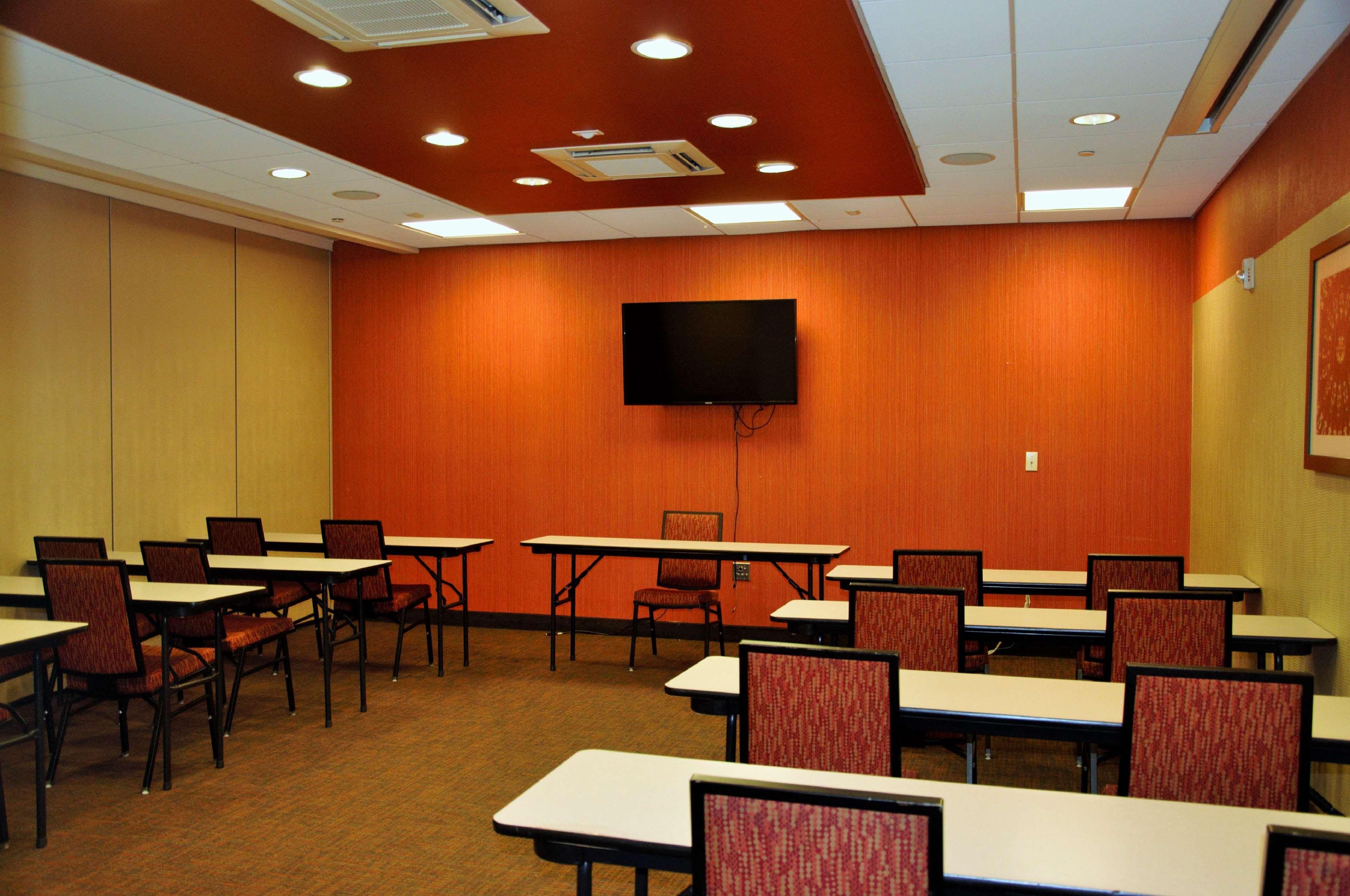 Hampton Inn & Suites Cincinnati / Uptown - University Area Buitenkant foto