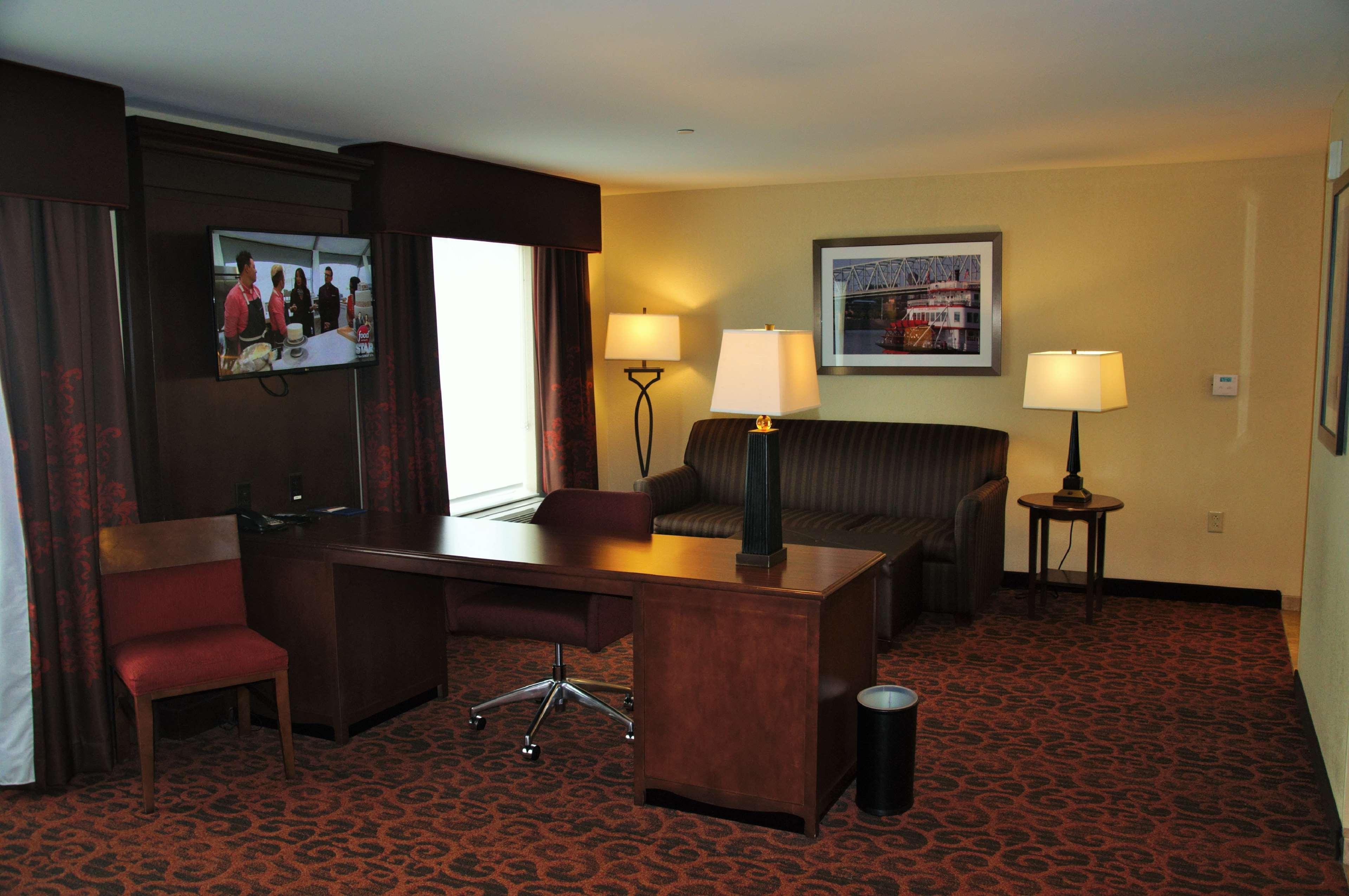 Hampton Inn & Suites Cincinnati / Uptown - University Area Buitenkant foto