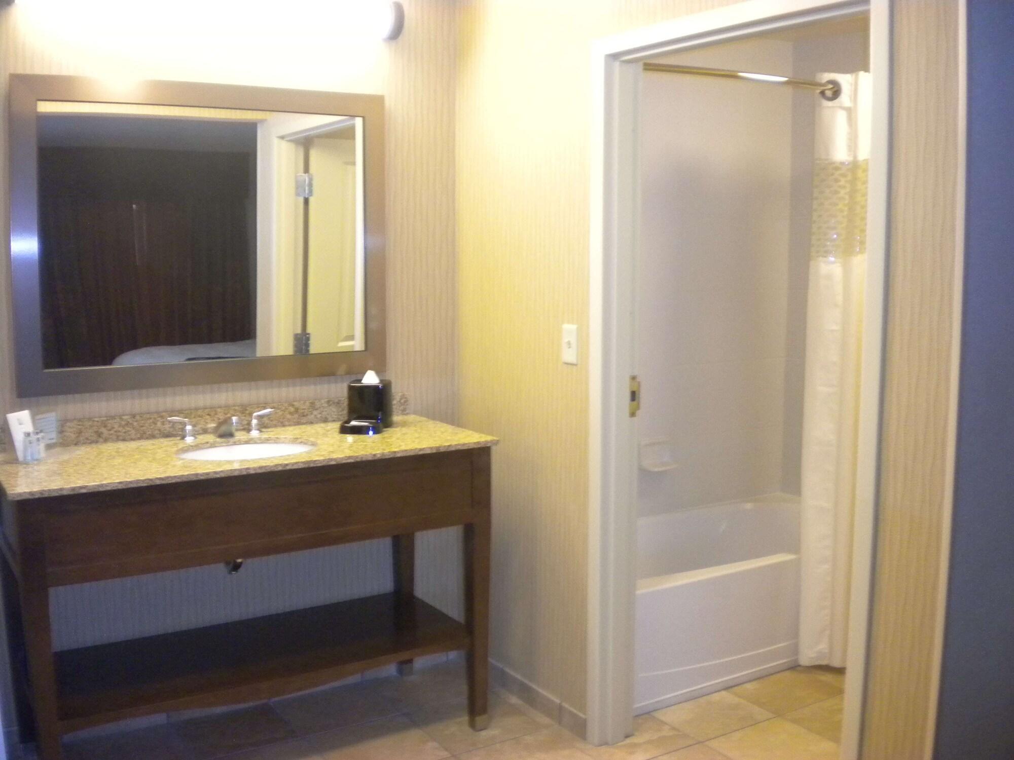 Hampton Inn & Suites Cincinnati / Uptown - University Area Buitenkant foto