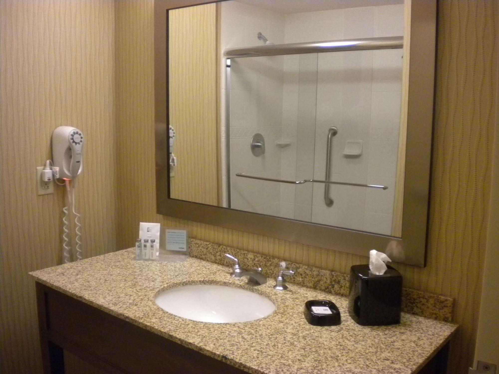 Hampton Inn & Suites Cincinnati / Uptown - University Area Buitenkant foto